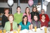 12022009 Amigas. Laura, Vicky, Mayela, Yasmín, Belem, Samanta, Blanca y Rocío junto a Marisol de González en su fiesta de canastilla.