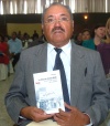 23022009 Roberto Martínez García, en pasada presentación literaria.
