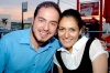 22022009 Brenda y Alejandro Ruiz, de visita en un restaurante de la ciudad.