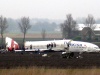 Un periodista de la agencia holandesa de noticias NOS dijo que al parecer el avión había caído a unos tres kilómetros (dos millas) de la pista.