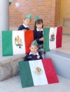 25022009 Muy mexicanos. Aisha Parra, Christian Morán y Luisa Fernanda Lozano, celebran el Día de la Bandera.