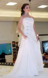 26022009 Distinción. Hermosos  vestidos de novia se presentaron durante La Boda Perfecta, evento organizado por la compañía Cimaco.