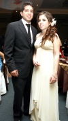 26022009 Daniel Tueme y Viridiana Reyes, durante un banquete de bodas.