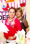 01032009 Eneida junto a su mamá la señora Rosa María Carrillo, quien se encargó de organizar la bonita reunión.