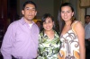 12032009 Alma Laura Contreras junto a las organizadoras de su fiesta de canastilla, Pely Landeros y Chelo Reséndiz.