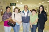 17032009 Margarita Rayas despidió a sus papás Javier y Graciela Rayas quienes viajaron a México.