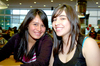 20032009 Kelly Herrera y Nallely Fernández, compartieron ricas pizzas.