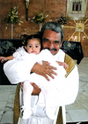 22032009 Amelia Reyes Parrilla fue bautizada por el P. Víctor Manuel Santacruz Polendo, tío abuelo de la pequeña.