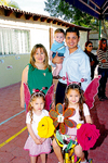 22032009 Miguel Mery y Ana Cristina de Mery con sus hijos Isabela, Mary Jose y Miguel.