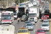 Casi medio centenar de camiones bloquean la autopista a Salamanca ocasionando un severo caos víal.