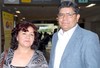 26032009 Concepción Córdova viajó a la Ciudad de México y fue despedida por Héctor Carrillo.