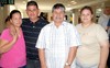 26032009 José Alberto Elizalde regresó a Los Ángeles después de visitar a familiares de Torreón.