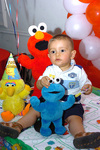 29032009 El pequeño festejado junto a sus papás Artemiza y Jaime Quiñones.