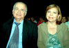 02042009 Rosa María Cháirez de Pacheco y Eladio Pacheco, padres de la novia.