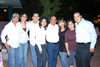 03042009 Gerardo Camarillo Barrios rodeado de los asistentes a su festejo de cumpleaños.