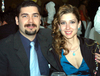 02042009 Isaías y Cristina Millán, disfrutaron del banquete de bodas.