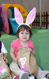 05042009 Conejito de Pascua. La pequeña Regina Leal con orejas y canasta de conejito de Pascua durante el festejo del colegio Juan XXIII.