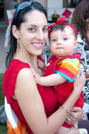 05042009 Brenda Gutiérrez de Montaña con su pequeña hija Valeria Montaña Gutiérrez.