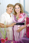 05042009 Muy contenta. Martha Julia Mena de Rodríguez espera una bebé y por tal motivo su mamá Martha Julia Reyes le organizó una bonita fiesta de canastilla.
