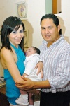 29032009 Marilyn Carrillo y Valentino Ramos con su hijo Patricio Ramos.