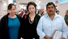 07042009 Roberto y Alicia Guillén e Iván García viajaron a México y los despide Sandra Guillén.