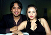 11042009 Elda Martínez Garza y Roberto Duclaud Contreras en su última despedida de solteros.