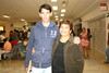 11042009 Alonso Álvarez llegó procedente de la Ciudad de México y fue recibido por su mamá Sanjuana Adame.