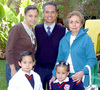 09042009 Dany Hernández, Victoria Hernández, Claudia Eddy de Hernández, Daniel Hernández y Coco de Hernández.