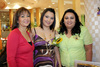 10042009 Ivette junto a las organizadoras de su despedida, María Cristina Betancourt y Eduviges Delgado.