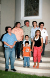 12042009 Carlos Sotomayor celebró 69 años  junto a su esposa Genoveva Zurita, sus hijos Érick, José Carlos, Carlos, su nuera y sus nietos.