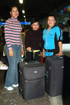 13042009 Se van de vacaciones. Rocío Camacho, Ale Camacho, Cristina González, Jorge González y la mascota Dixy, viajaron a Mazatlán.