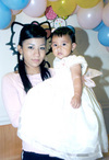 12042009 Daynne Gabriela Reyes Romero acompañada de su mamá Gabriela Romero de Reyes en su fiesta de primer cumpleaños.