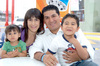 12042009 Cumpleaños. Alejandro en la compañía de sus papás Ernesto Alejandro Meléndez Reyes y Mónica Rodríguez de Meléndez.