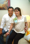 17042009 Laura Estrada de Segovia espera un niño que nacerá en breve tiempo. EL SIGLO DE TORREÓN/JESÚS HERNÁNDEZ