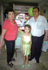 19042009 Marcela en la compañía de sus abuelitos Carmen y Rodolfo.