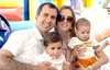 21042009 Jorge Batarse y Miriam Martínez de Batarse con sus hijos Jorge y Anuar Batarse.
