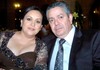 22042009 La señora Alma Rosa y el señor José Luis Antillón, captados recientemente en un festejo social.