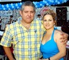 23042009 Fernando Camarillo le organizó a su esposa Dora Alicia Rosales de Camarillo un alegre festejo de cumpleaños.