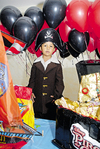 26042009 José Manuel López Molina festejó su cumpleaños como pirata.
