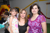 26042009 Óscar y Ale Dorantes con Mayela Gutiérrez en un festejo infantil.