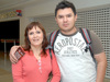 28042009 Margarita Rodríguez Hernández despidió a su hijo Roberto López Rodríguez, quien se fue en plan de estudios al Distrito Federal.