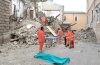 En las primeras horas de la mañana, la policía paramilitar Carabinieri dijo que el sismo había dejado al menos 20 muertos, incluidos cinco niños, y unos 30 desaparecidos.
