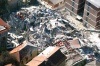 El centro de Italia fue sacudido en las primeras horas de la mañana del lunes por un sismo fuerte que causó más de 90 muertos.