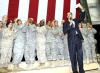 Obama se desplazó por carretera a la base aérea estadounidense 'Camp Victory', donde recibió a Maliki y Talibani.
