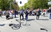 La televisión holandesa dijo que hubo dos muertos y una decena de heridos, pero la policía de Apeldoorn no confirmó la cifra de bajas ni dio otros detalles.