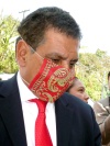 Elabora el Gobernador de Veracruz su cubrebocas.