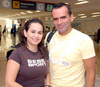 05052009 Marcela Iduñate se fue a vacacionar a Cancún y fue despedida por Guillermo Caballero.