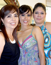 07052009 Olga Darwich junto a su amiga Anayancy Ramírez el día de su fiesta de canastilla.