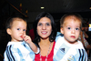 03052009 Alejandra de Hernández con sus hijos Nicolás y Sebastián Hernández.