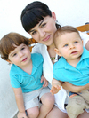 08052009 Claudia Estrada de Contreras con sus hijos Walter y Ana Fer Contreras.